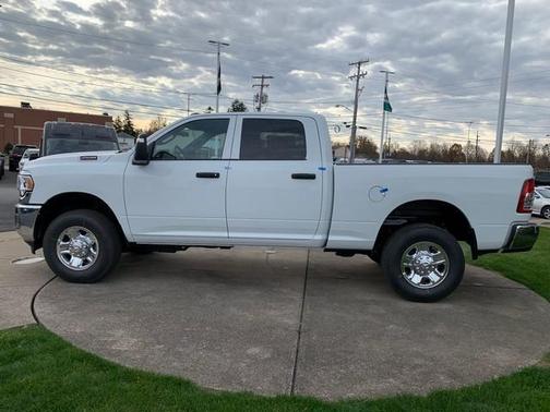 2024 RAM 2500 Tradesman Crew Cab 4x4 6'4' Box