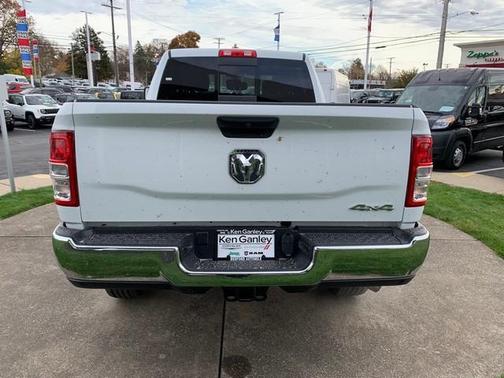 2024 RAM 2500 Tradesman Crew Cab 4x4 6'4' Box