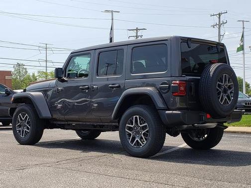 2025 Jeep Wrangler 4-Door Sahara 4x4