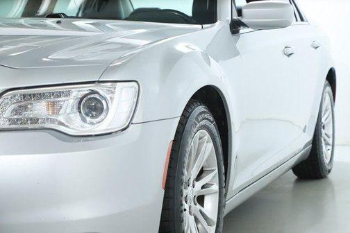 2019 Chrysler 300 Touring