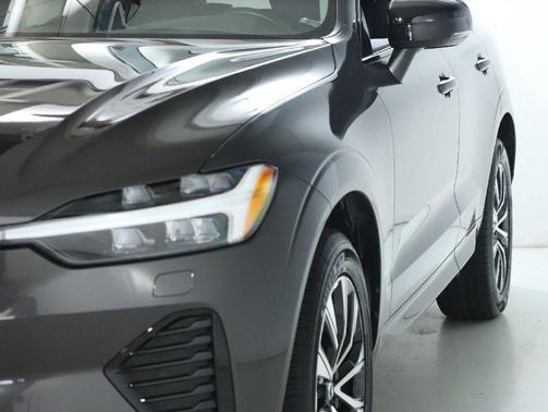 2024 Volvo XC60 B5 Core Dark Theme