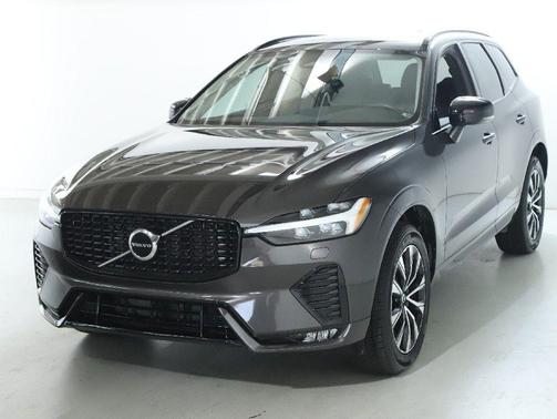 2024 Volvo XC60 B5 Core Dark Theme