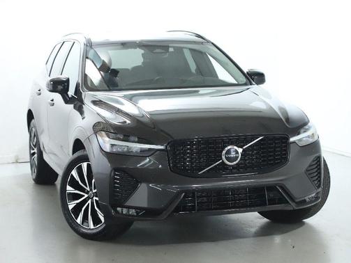 2024 Volvo XC60 B5 Core Dark Theme