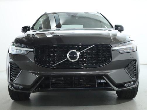 2024 Volvo XC60 B5 Core Dark Theme