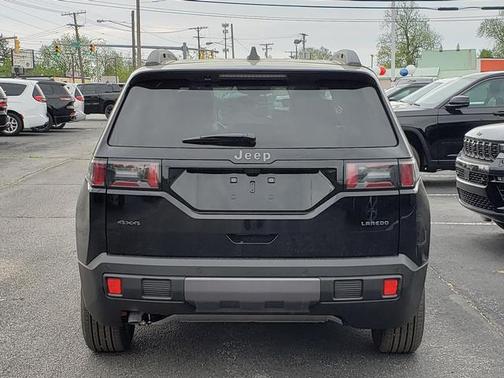 Diamond Black Crystal Pearlcoat 2026 Jeep Cherokee Laredo