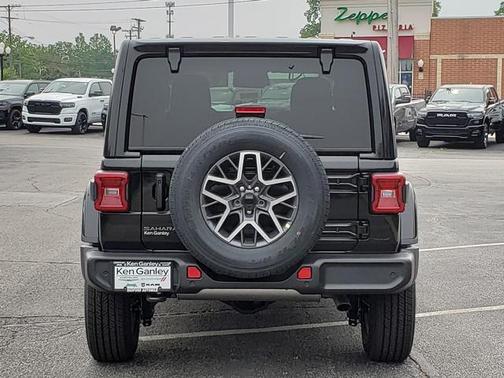 2025 Jeep Wrangler 4-Door Sahara 4x4