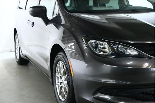 2021 Chrysler Voyager LXI