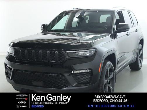 Diamond Black Crystal Pearlcoat 2025 Jeep Grand Cherokee Limited