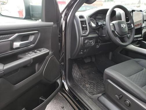 Diamond Black Crystal Pearlcoat 2026 RAM 1500 Big Horn/Lone Star