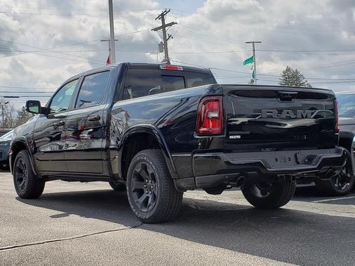 Diamond Black Crystal Pearlcoat 2026 RAM 1500 Big Horn/Lone Star
