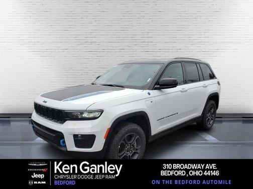 Bright White Clearcoat 2024 Jeep Grand Cherokee 4xe Trailhawk