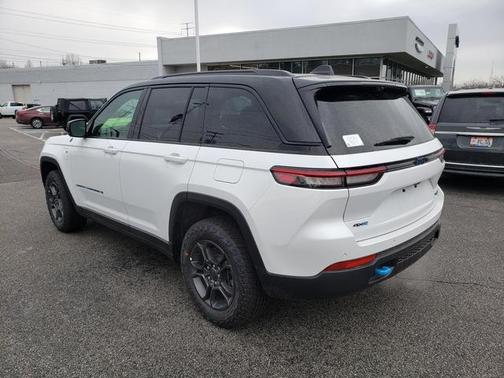 Bright White Clearcoat 2024 Jeep Grand Cherokee 4xe Trailhawk