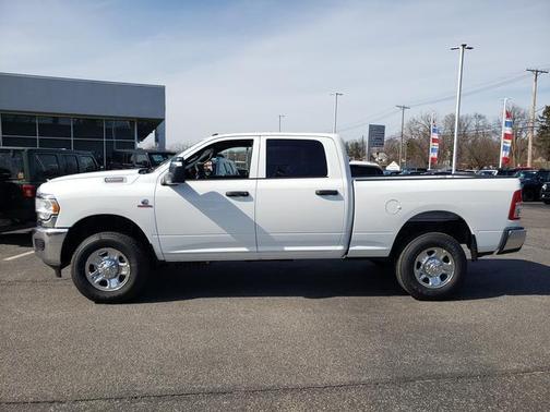 2024 RAM 3500 Tradesman Crew Cab 4x4 6'4' Box