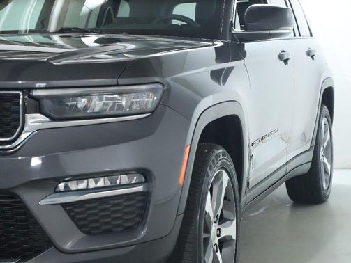 Baltic Gray Metallic Clearcoat 2024 Jeep Grand Cherokee Limited