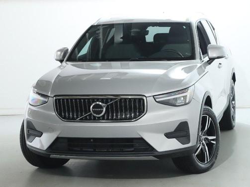 2024 Volvo XC40 B5 Core