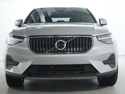 2024 Volvo XC40 B5 Core
