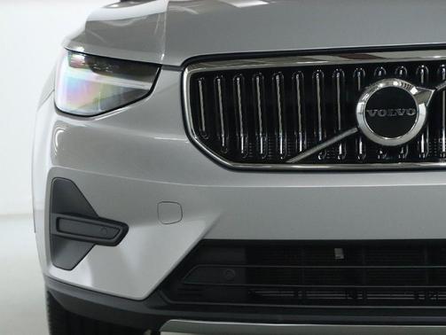 2024 Volvo XC40 B5 Core