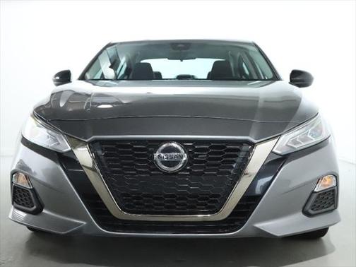 2022 Nissan Altima SR FWD