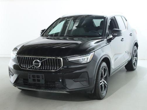 2024 Volvo XC40 B5 Core