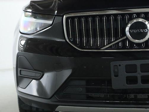 2024 Volvo XC40 B5 Core