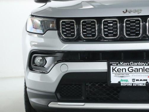 Silver Zynith Metallic Clearcoat 2025 Jeep Compass Limited
