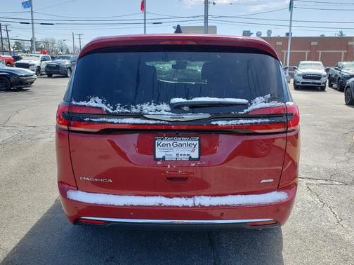 Red Hot Pearlcoat 2026 Chrysler Pacifica L