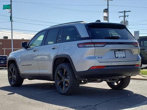 Silver Zynith 2026 Jeep Grand Cherokee Limited