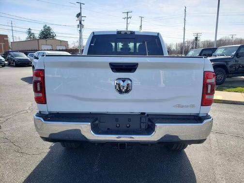 2024 RAM 3500 Tradesman Crew Cab 4x4 6'4' Box