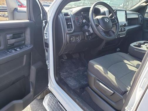 2024 RAM 3500 Tradesman Crew Cab 4x4 6'4' Box