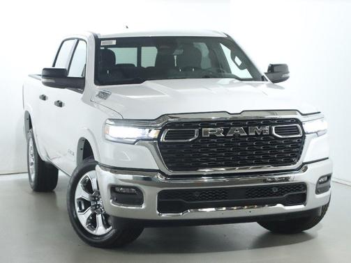 Bright White Clearcoat 2026 RAM 1500 Big Horn/Lone Star