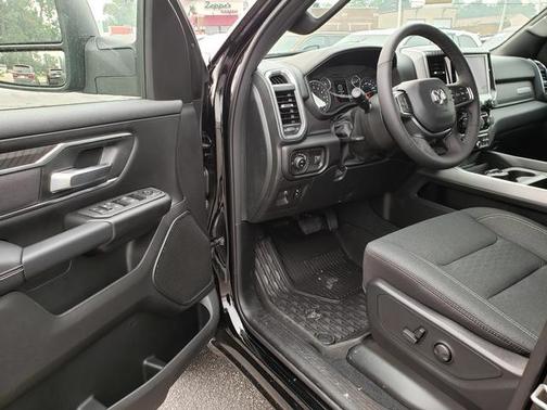 Diamond Black Crystal Pearlcoat 2026 RAM 1500 Big Horn/Lone Star
