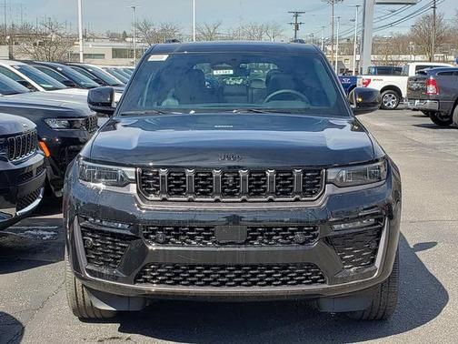 Diamond Black Crystal Pearlcoat 2026 Jeep Grand Cherokee Limited