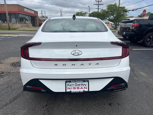 2022 Hyundai SONATA SEL
