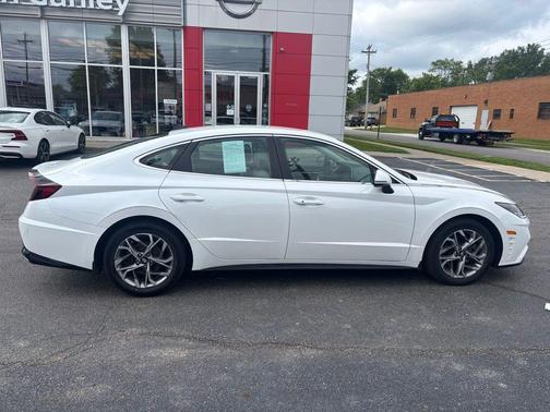 2022 Hyundai SONATA SEL