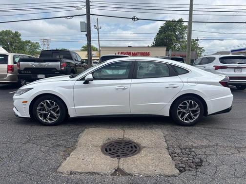 2022 Hyundai SONATA SEL