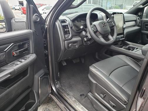 2024 RAM 3500 Limited Crew Cab 4x4 8' Box