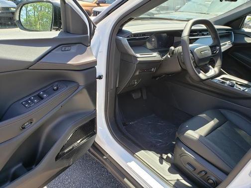 Bright White Clearcoat 2026 Jeep Cherokee Overland