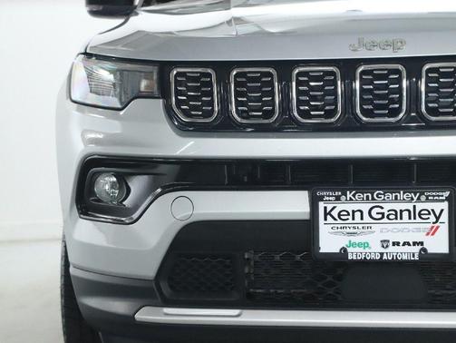 Silver Zynith Metallic Clearcoat 2025 Jeep Compass Limited