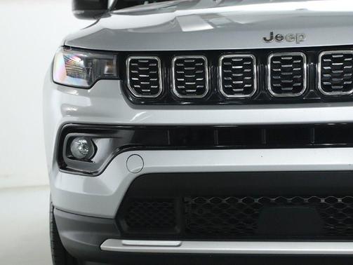 Silver Zynith Metallic Clearcoat 2025 Jeep Compass Limited