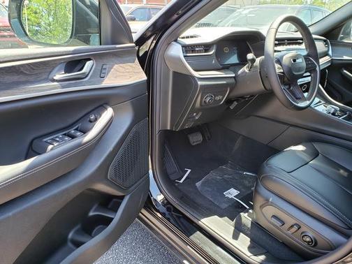 Diamond Black Crystal Pearlcoat 2026 Jeep Grand Cherokee L Limited