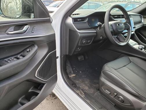 Bright White Clearcoat 2026 Jeep Grand Cherokee Limited