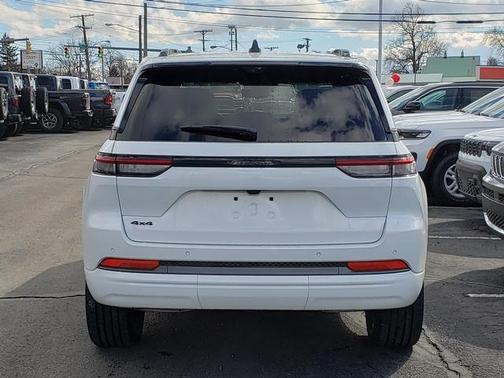 Bright White Clearcoat 2026 Jeep Grand Cherokee Limited