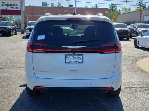 2026 Chrysler Pacifica L