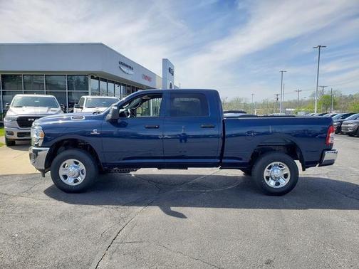 2024 RAM 3500 Tradesman Crew Cab 4x4 6'4' Box