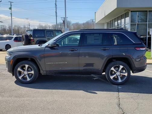 Baltic Gray Metallic Clearcoat 2026 Jeep Grand Cherokee Limited