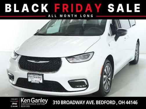 2024 Chrysler Pacifica Hybrid Select