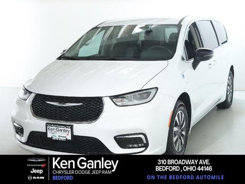 2024 Chrysler Pacifica Hybrid Select