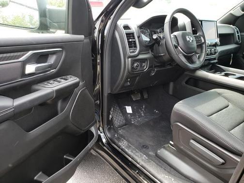 Diamond Black Crystal Pearlcoat 2026 RAM 1500 Big Horn/Lone Star