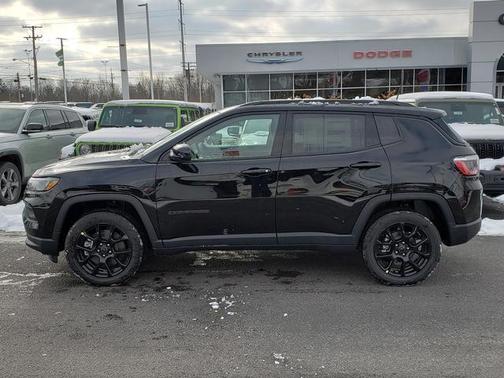 Diamond Black Crystal Pearlcoat 2026 Jeep Compass Latitude