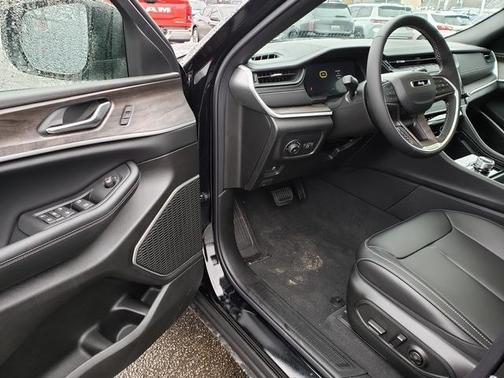 Diamond Black Crystal Pearlcoat 2026 Jeep Grand Cherokee Limited